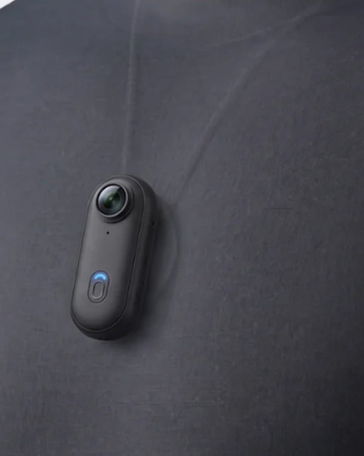 Povino POV Vision per Magnet am Halsband auf Brusthöhe